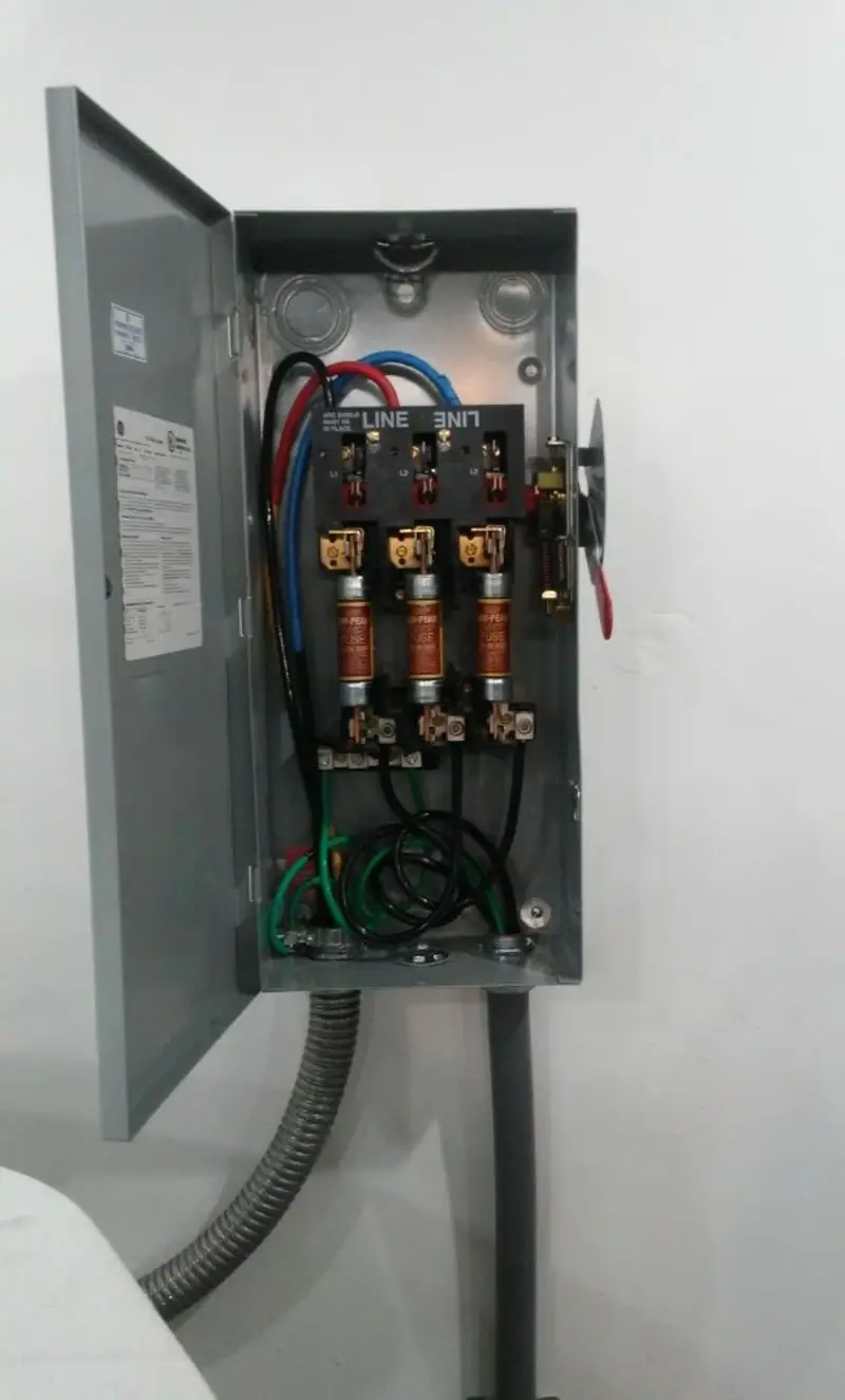 Three-phase disconnect switch installed for Smoke Detector Installation in Maeser